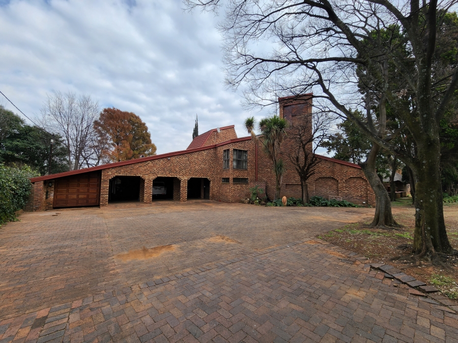 5 Bedroom Property for Sale in Mooivallei Park North West